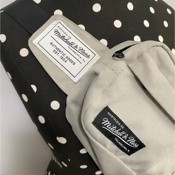 Mitchell and Ness Fanny pack. Beige. - Picture 2 of 7